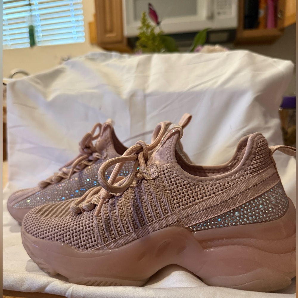 Maxima Women's Sneakers in Blush Pink, size 4 kids, fits 6 Womens